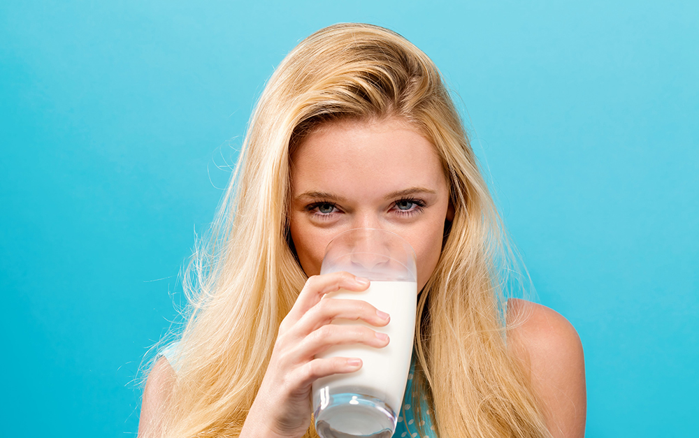 Young-woman-drinking-milk